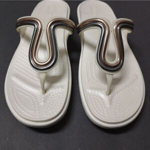 Crocs Sanrah Metalblock rose gold oyster white flat comfort sandals